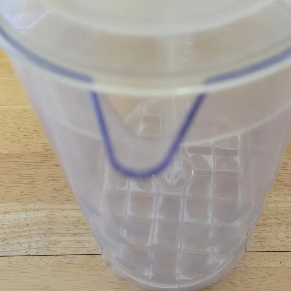 Pampered Chef Quick-Stir Pitcher 1 Gallon Clear Plastic Polka Dot Large 4qt